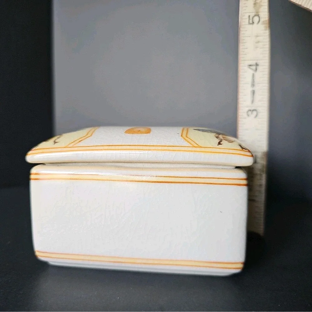 Homart ceramic bee